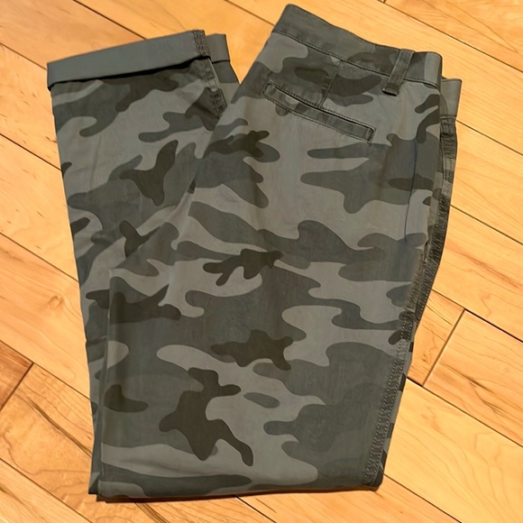 Gap Camo Casual Pants - Picture 2 of 5